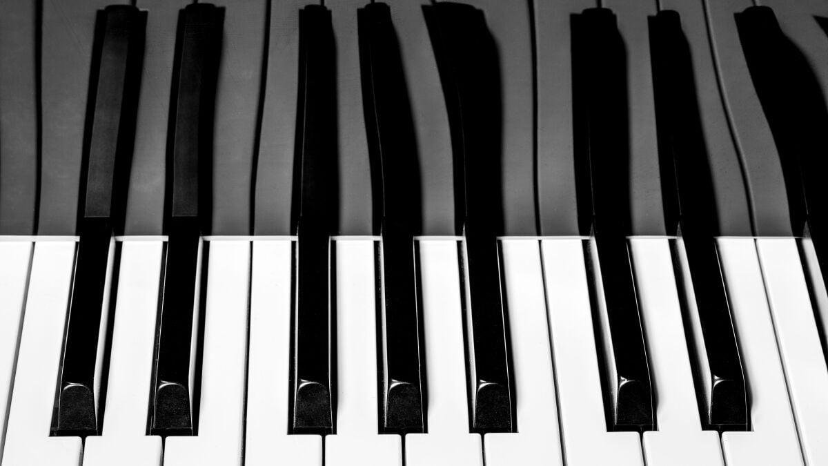 Learn piano at your own pace f...