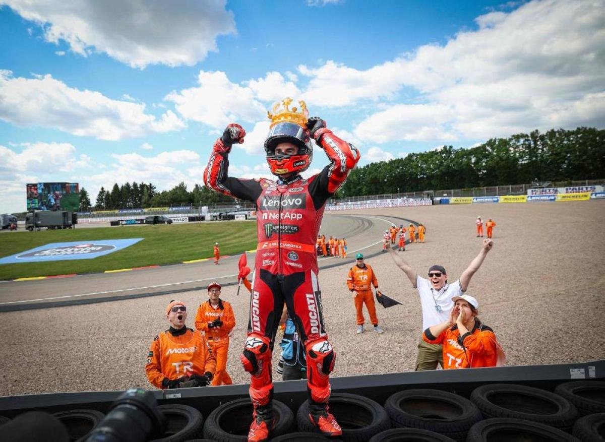 Dominant Marquez seals landmar...