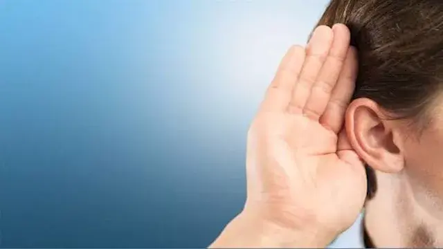 لماذا تسمع اسمك وكأن شخصا يناديك رغم عدم وجود أحد حولك؟
