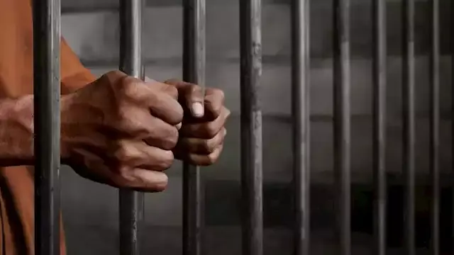 حبس المتهمين باقتحام منزل شاب والاعتداء عليه وسحله في قليوب