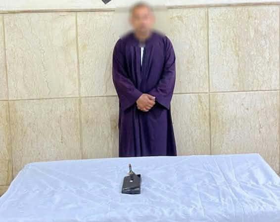 ضبط شخص بأسيوط يدير صفحة للترويج لأعمال الدجل والشعوذة مقابل مبالغ مالية