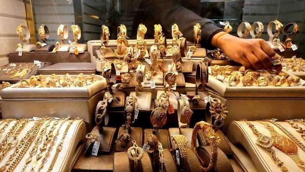 لماذا اتجه المصريون لشراء سبائك وجنيهات الذهب بدلًا من المشغولات.. مستقبل أسعار المعدن الأصفر.. خبير يوضح أسباب التحول في سلوك المستهلكين