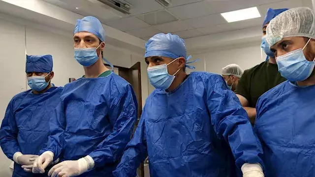 "مصاصة دماء" في غرفة العمليات....