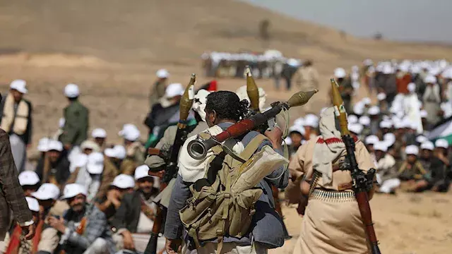 الحوثيون يدعون لإخلاء مطار عدن تمهيدا لقصف "طائرة نقل عسكرية سعودية"