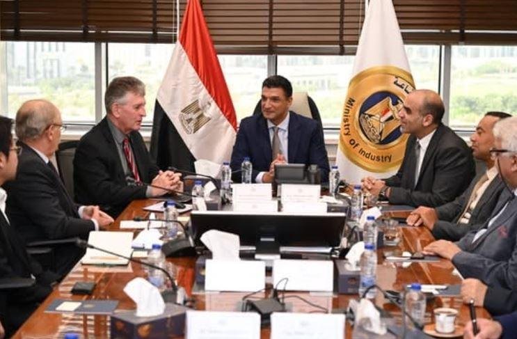 وزير الصناعة يبحث مع الجمعية البرازيلية لصناعة القوالب نقل التكنولوجيا إلى المصانع المصرية