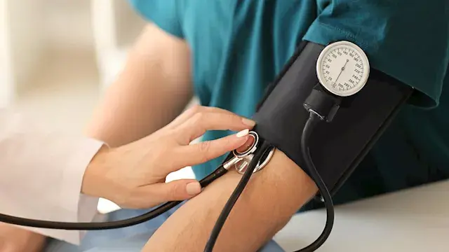 5 عادات يومية قد ترفع ضغط الدم...