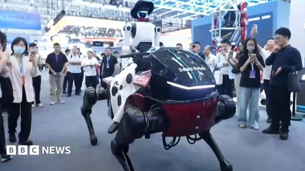 Robot horse and rider steal th...