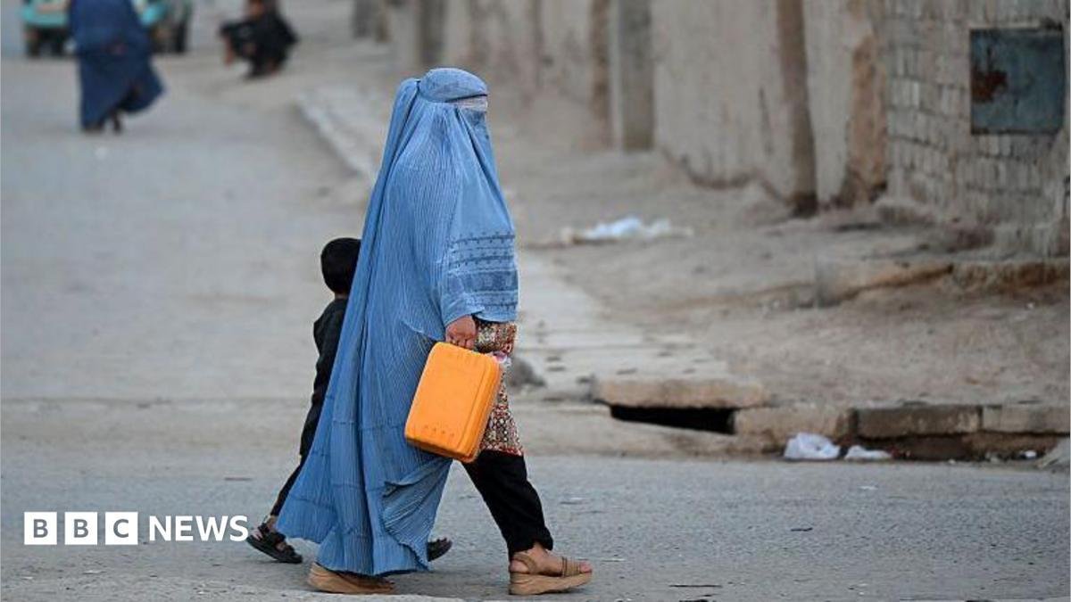 Afghan women tell the BBC thei...