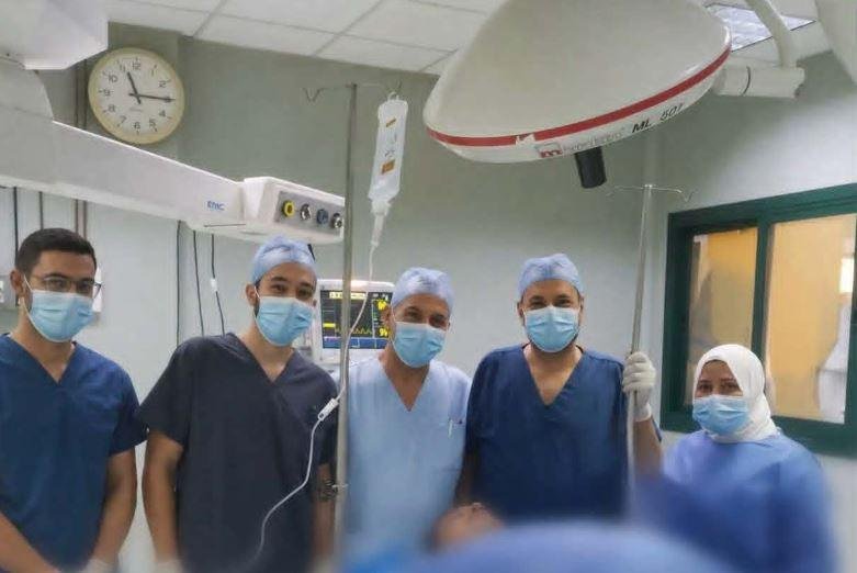 تدخل جراحي عاجل ينقذ مريضا من...