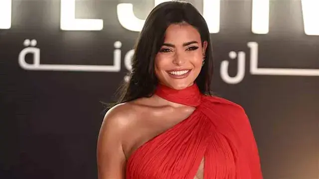 أسماء جلال تحيي ذكرى ميلاد وال...