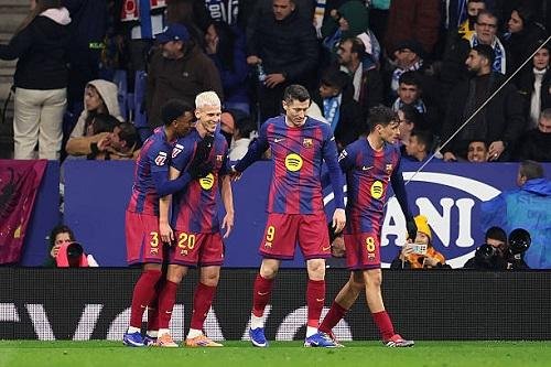 بعد السقوط أمام باريس.. برشلونة يدرس ضم مدافع جديد في يناير