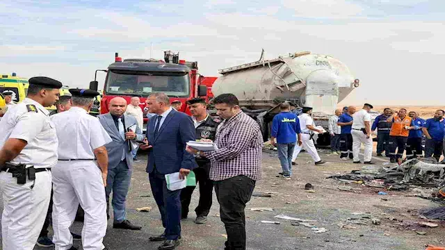 ارتفاع ضحايا حادث طريق أسيوط إلى 13 متوفيًا و31 مصابًا