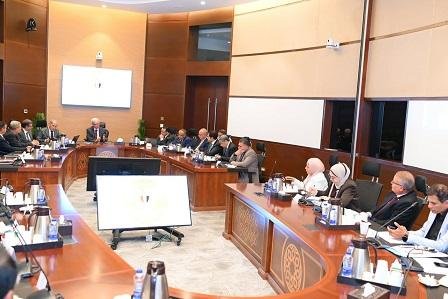 نائب رئيس الوزراء يتابع جهود إعادة هيكلة الهيئات الاقتصادية وتعزيز كفاءة الأداء والاستدامة المالية