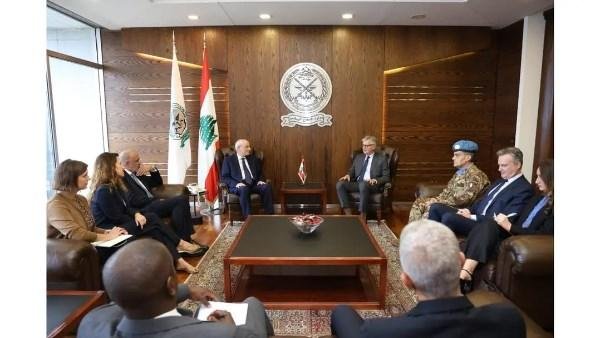 وزير الدفاع اللبناني: تمديد ولاية "اليونيفيل" ضرورية لتجنب الفراغ الأمني في جنوب لبنان