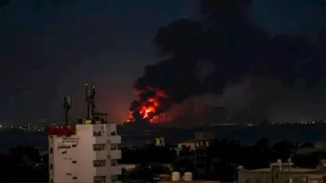 قصف حوثي يُنهي حياة 5 يمنيين ب...