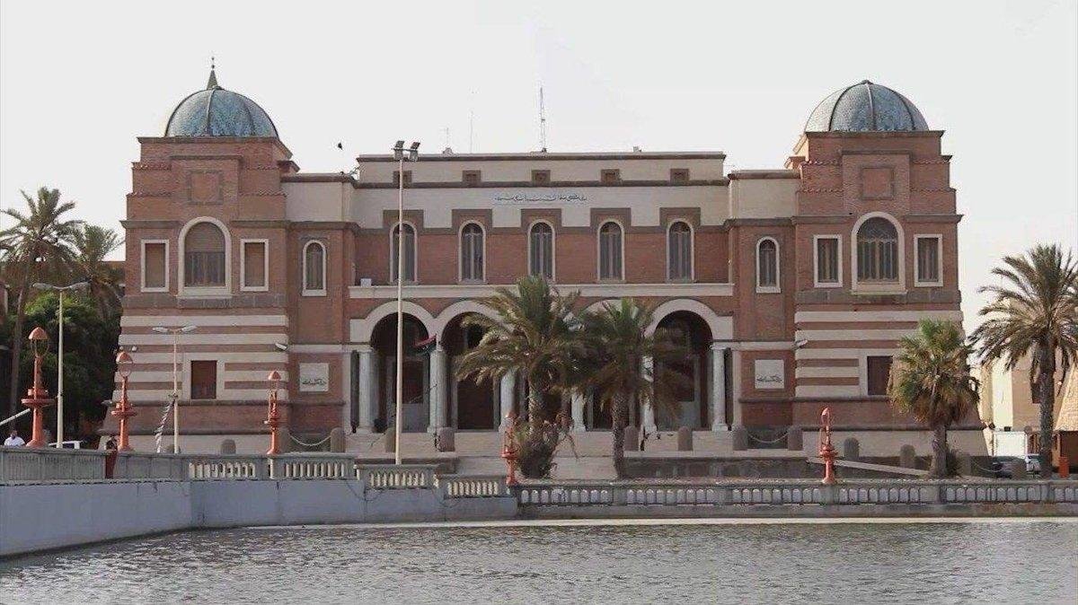 مصرف ليبيا المركزي يعلن تسلّم المحافظ المكلف مهامه