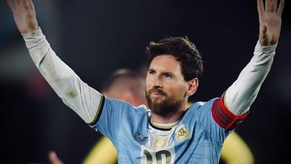 نجوم كرة القدم يوجهون رسائل مؤثرة إلى ميسي بعد وداعه منتخب الأرجنتين