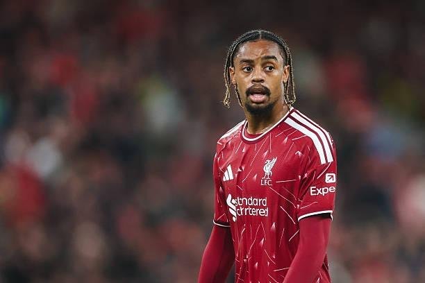 باركولا يقود هجوم ليفربول أمام مانشستر سيتي في قمة الدوري الإنجليزي