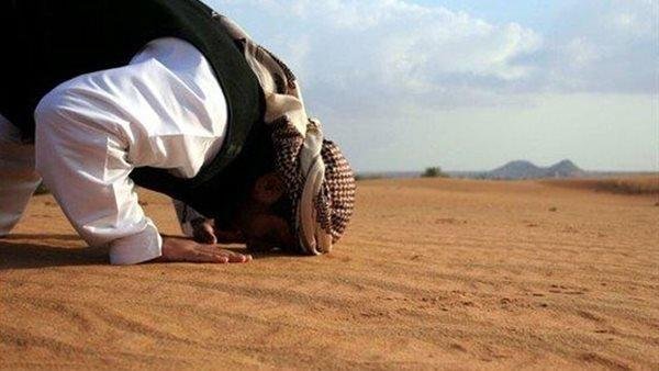 ضوابط الجمع بين الصلوات في السفر ومتى تجب إعادتها ؟.. أمين الفتوى يوضح
