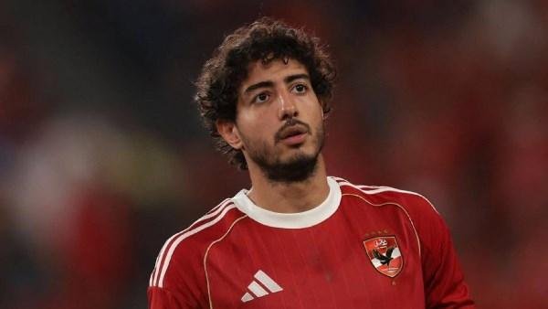 خلاف جديد يتسبب في تعثر تجديد عقد محمد هاني مع الأهلي | خاص