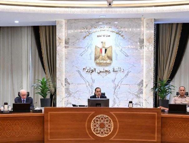 إصدار عملة تذكارية ذهبية غير متداولة فئة 1 جنيه وأخرى فضية فئة 25 جنيها لمرور عام على افتتاح المتحف الكبير