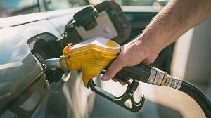 انخفاض حاد في أسعار الوقود بأل...