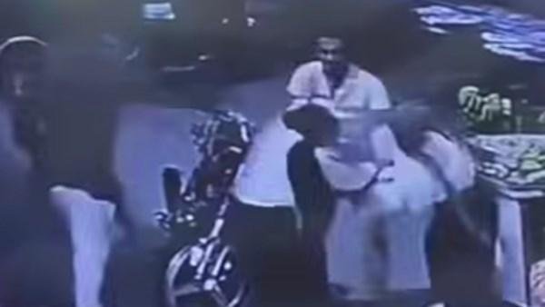 مفاجآت جديدة في واقعة سحل فتاتين بالفيوم.. الشاب يسلم نفسه لنيابة إبشواي ومصدر يكشف بداية الأزمة