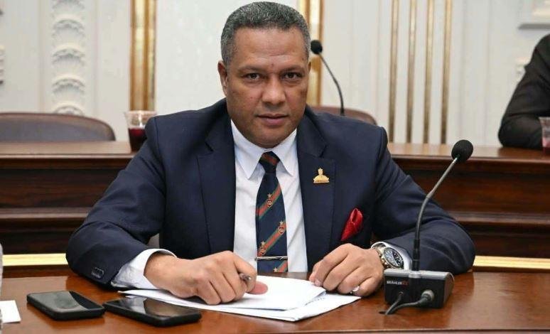 النائب محمد حمزة يطالب بإنهاء الروتين الورقي لتجديد دفاتر التأمين الصحي والاعتماد على الرقمنة