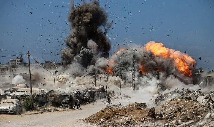 إصابة طفلة فلسطينية وقصف مدفعي وإطلاق نار إسرائيلي مكثف في قطاع غزة