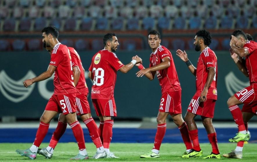 عودة الدوليين لتدريبات الأهلي الثلاثاء المقبل