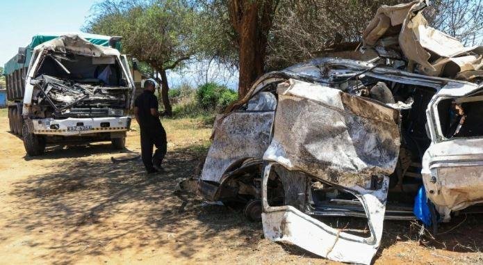 كينيا: مقتل 24 شخصا جراء اصطدام حافلة بشاحنة قرب موقع حادث مميت سابق