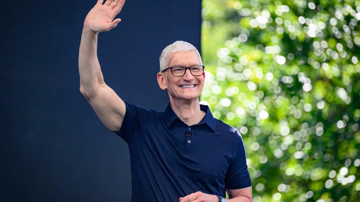 Tim Cook shares emotional fare...
