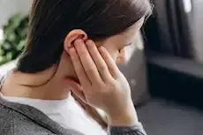 هل كثرة استخدام سماعات الأذن ت...