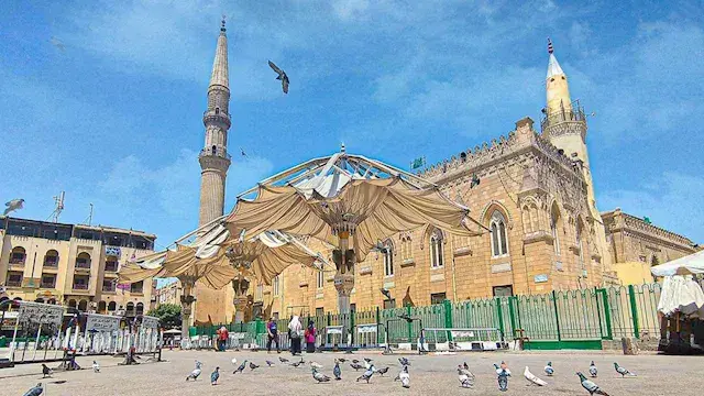 موكب واحتفالية بمسجد الحسين.....