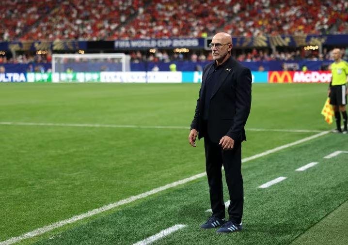 بطل المونديال.. دي لافوينتي أفضل مدرب في العالم لعام 2026