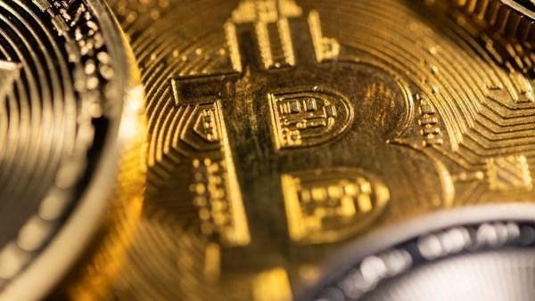 قيمة "بيتكوين" تتراجع دون الـ 82 ألف دولار مع موجة بيع أسهم التكنولوجيا وارتفاع أسعار النفط