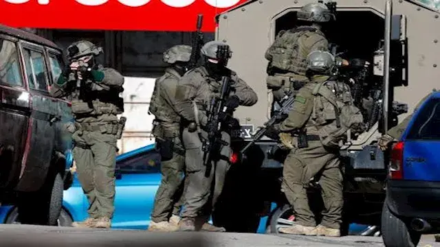 الاحتلال الإسرائيلي يبدأ عملية عسكرية في الخليل ويخلي المنازل