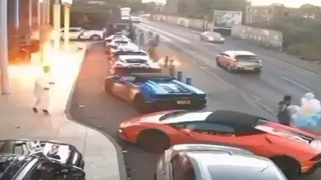 بالفيديو| هجوم بقنابل حارقة عل...