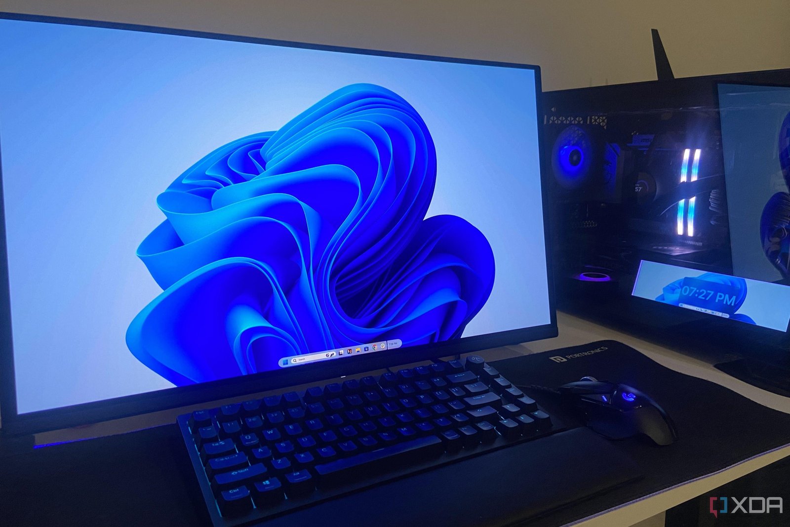 Windows 11 is running 4 servic...