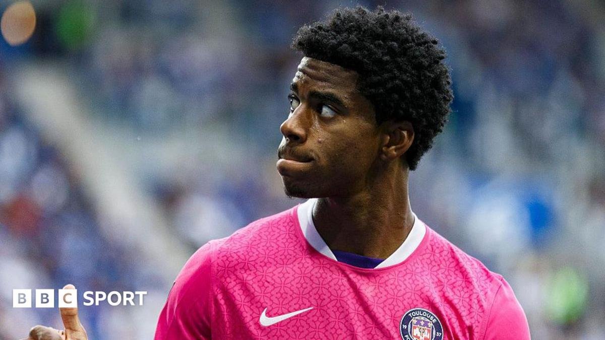 Sunderland agree £25.6m fee fo...