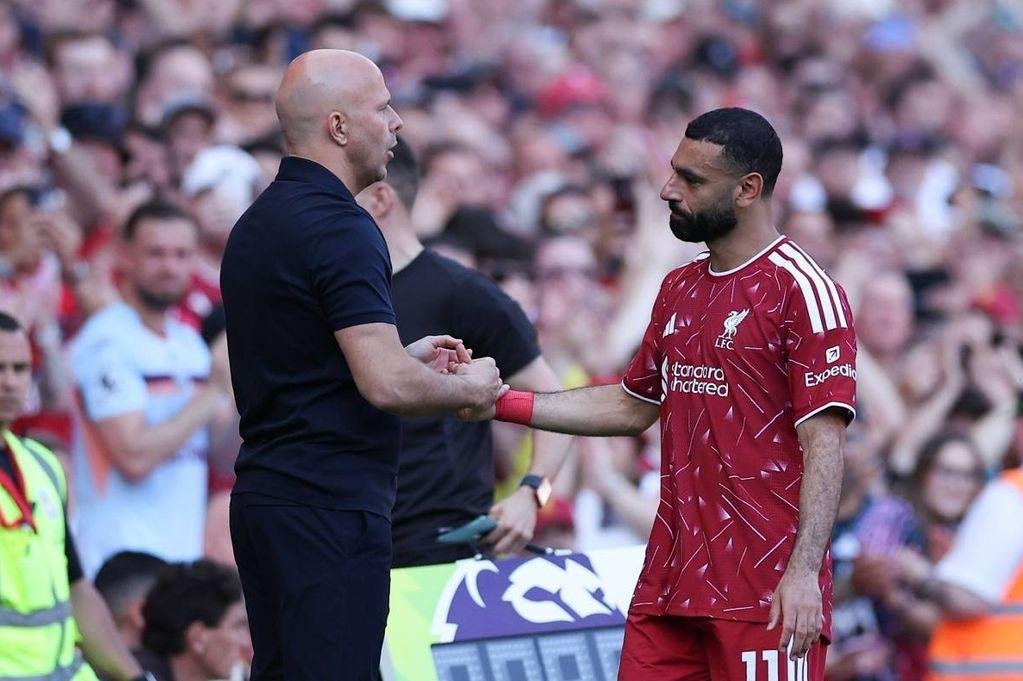 سلوت يبدأ مهمة جديدة بعد إقالته من تدريب ليفربول