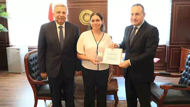 لم تنتظر الإسعاف.. وزير التعلي...