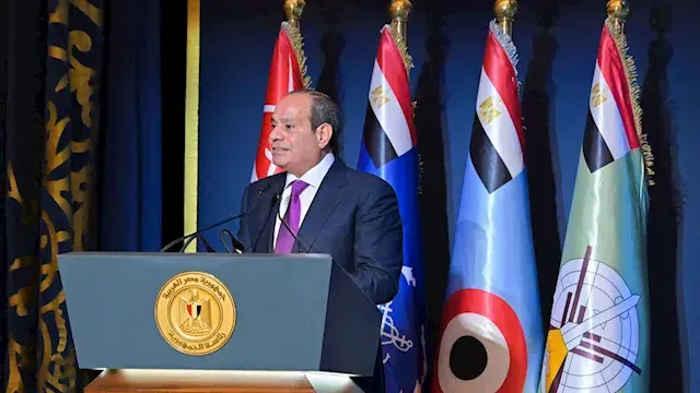 السيسي يكلف الأكاديمية العسكرية بتأهيل قادة لتولي مسؤولية الدولة