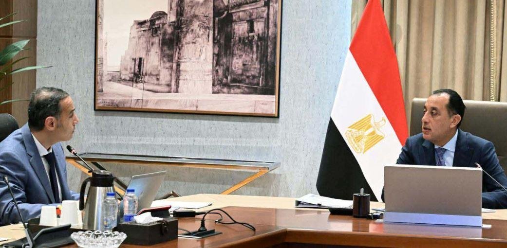 رئيس الوزراء يبحث مع رئيس الرقابة المالية مستجدات الأنشطة المالية غير المصرفية والجهود المبذولة لتعزيز إسهامها في الاقتصاد الوطني