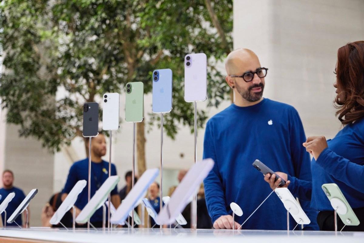 There are new shiny iPhones, s...