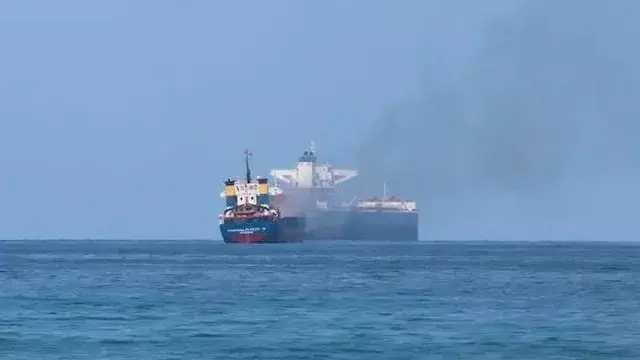 هيئة بحرية بريطانية: 8 مسلحين...