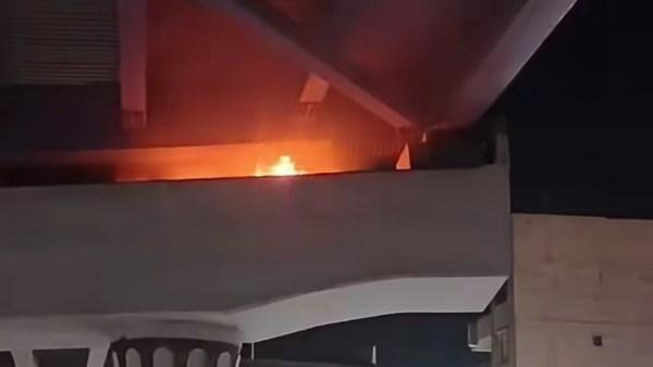 إخماد حريق أسفل كوبري البراجيل الجديد.. وشهود: عامود نور اشتعلت فيه النيران.. صور