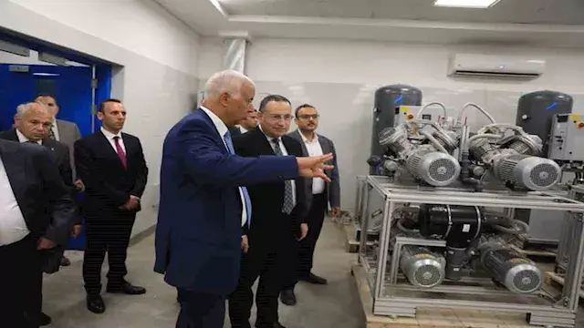 وزير التعليم العالي يتفقد جامع...
