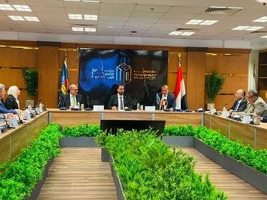 وزير الإسكان السوري يطلع على ا...