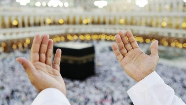 الأزهر للفتوى يقدم دليل العمرة لزوار بيت الله الحرام